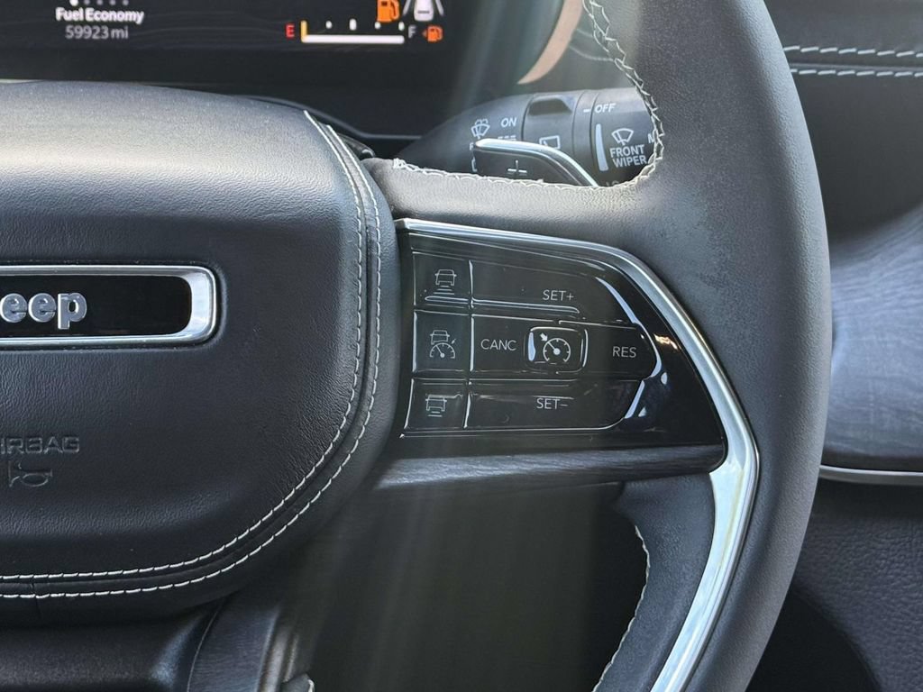 Used 2023 Jeep Grand Cherokee Overland AWD/4WD image 18