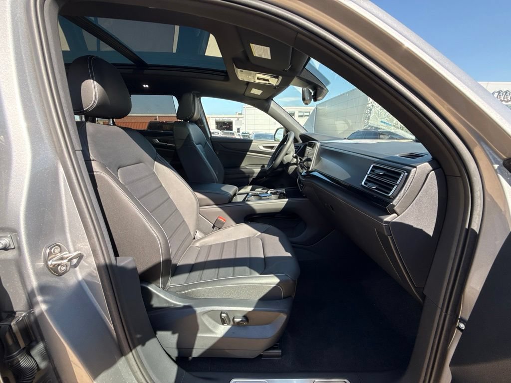 New 2026 Volkswagen Atlas Cross Sport SEL R-Line AWD/4WD image 16