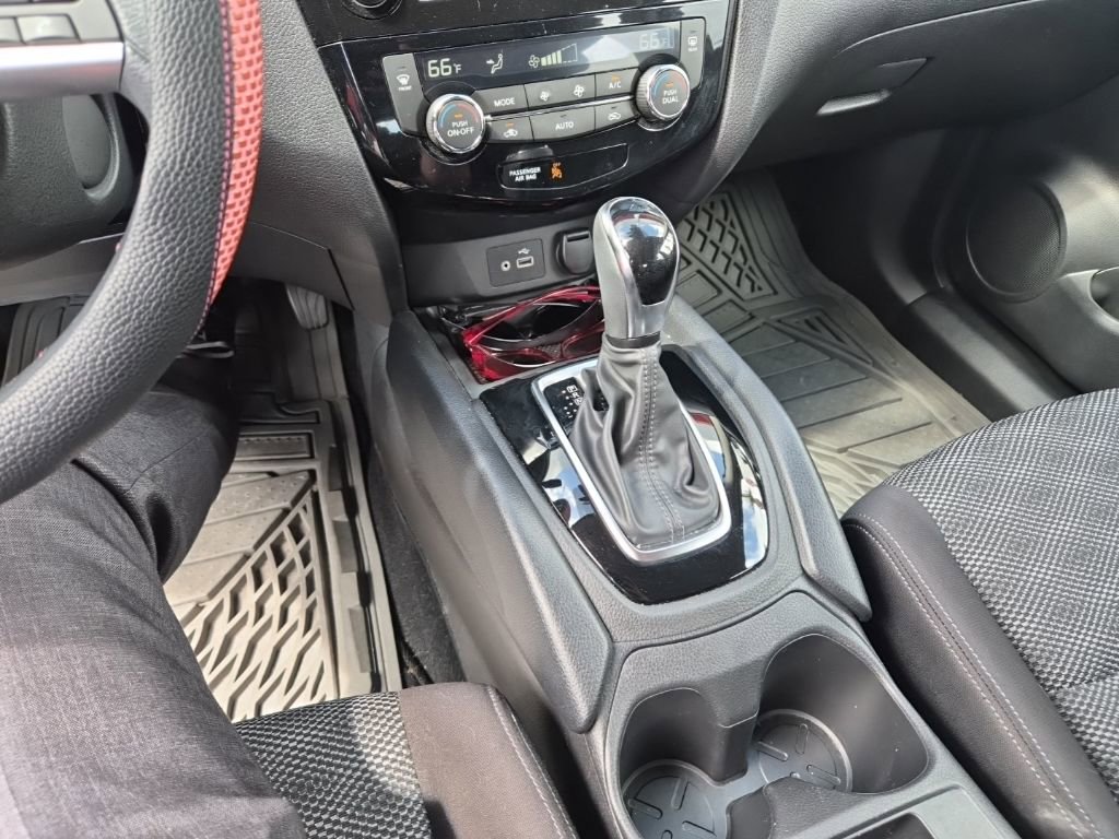 Used 2020 Nissan Rogue Sport SV image 8