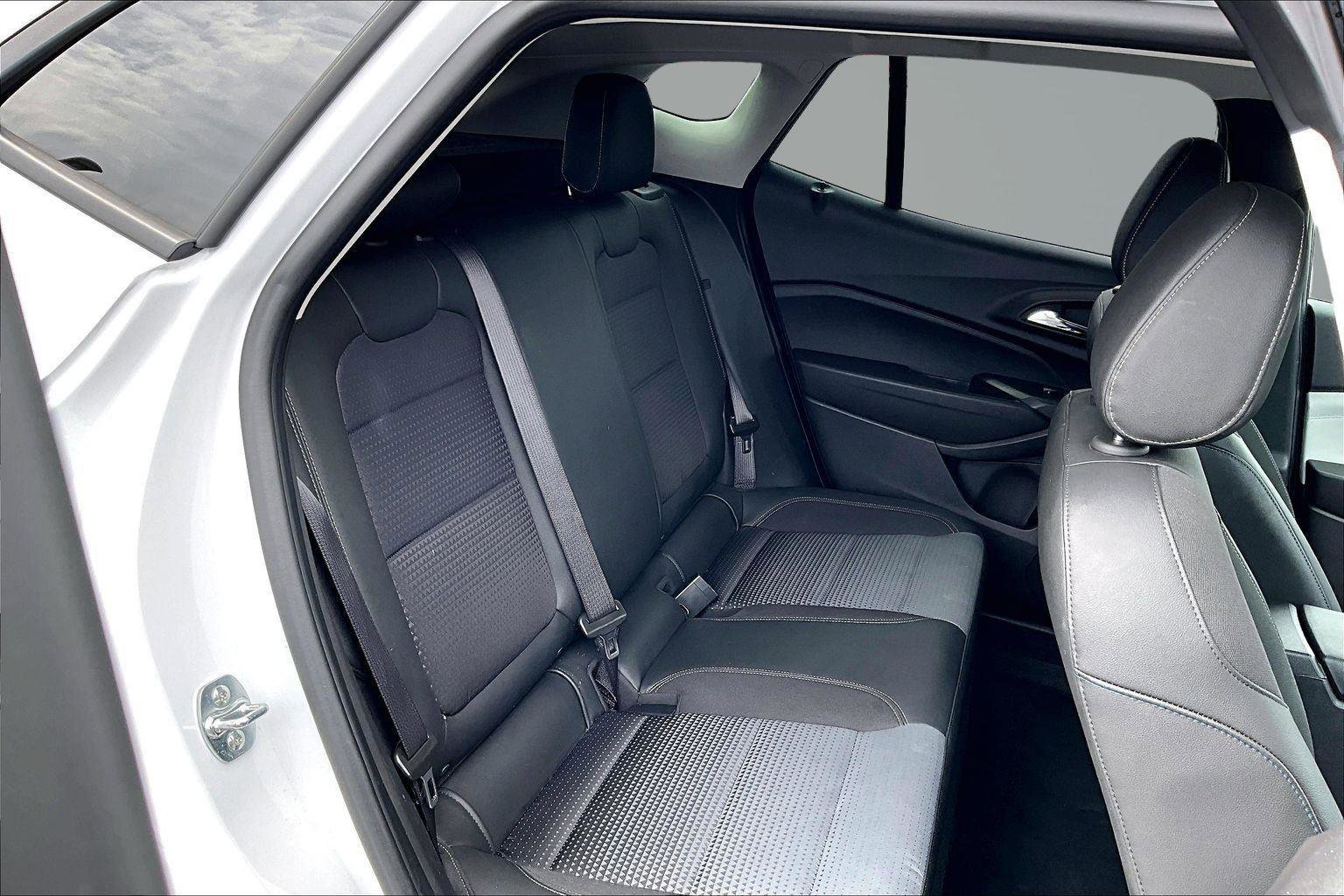 Used 2025 Chevrolet Trax LT FWD image 28