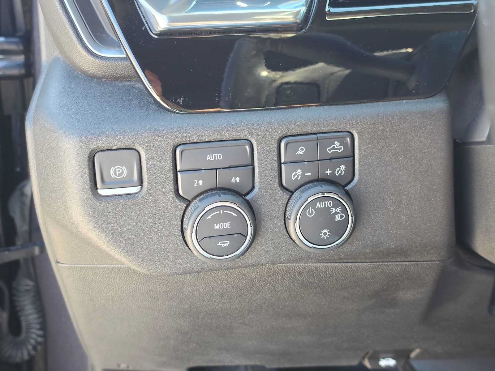 Used 2024 Chevrolet Silverado 1500 LT w/ Safety Package AWD/4WD image 29