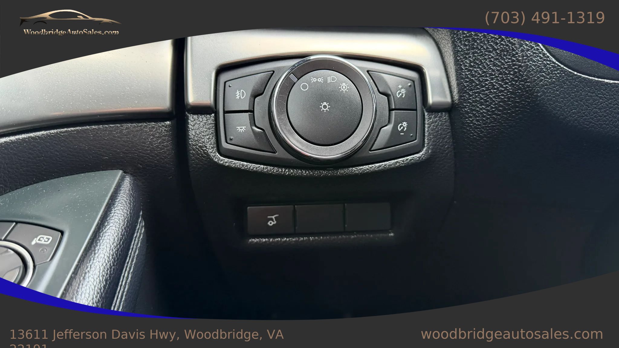 Used 2018 Ford Explorer XLT w/ Equipment Group 202A AWD/4WD image 26