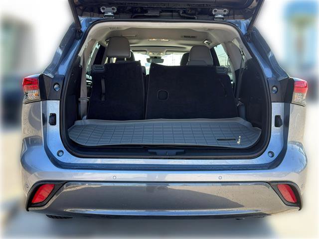Used 2021 Toyota Highlander Limited FWD image 7