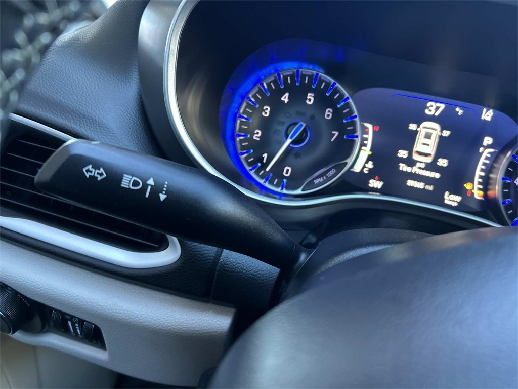 Used 2024 Chrysler Pacifica Touring-L image 25