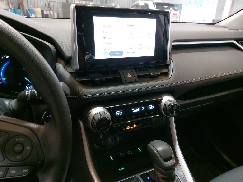 Used 2025 Toyota RAV4 XLE AWD/4WD image 20