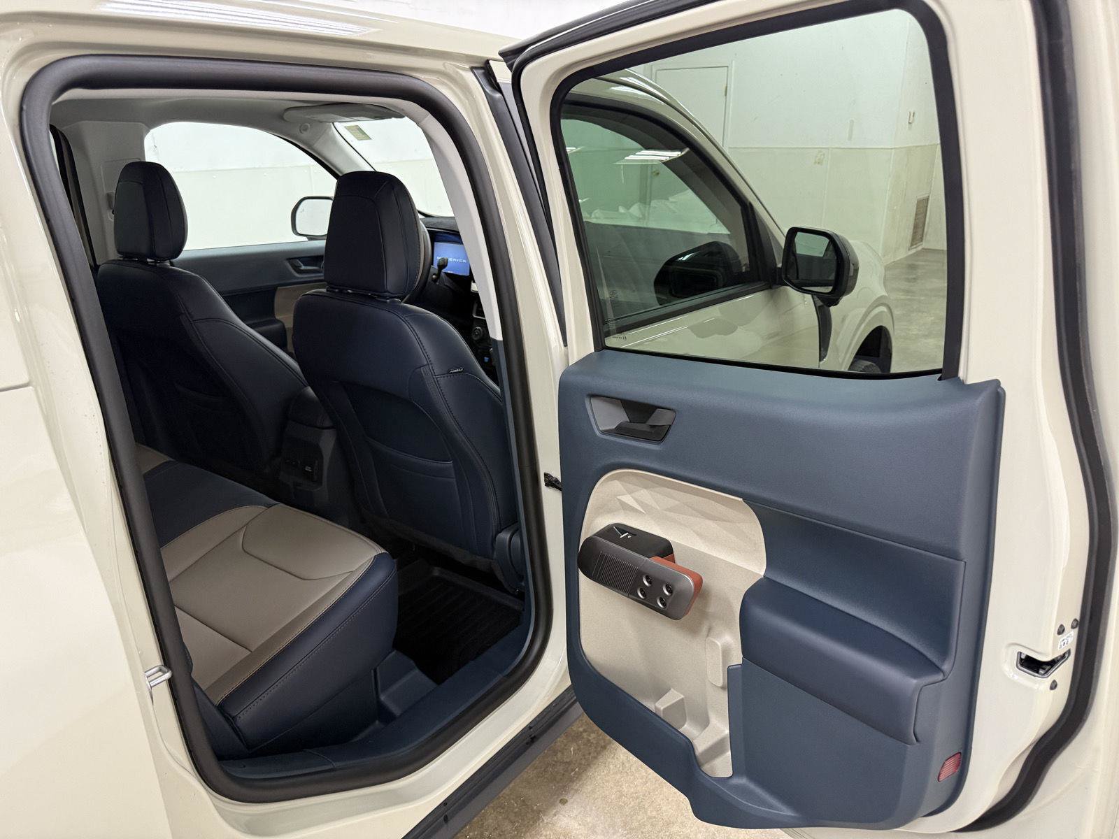 Used 2025 Ford Maverick Lariat w/ 4K Tow Package AWD/4WD image 26