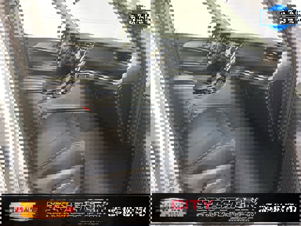 Used 2023 Jeep Grand Cherokee Laredo image 32