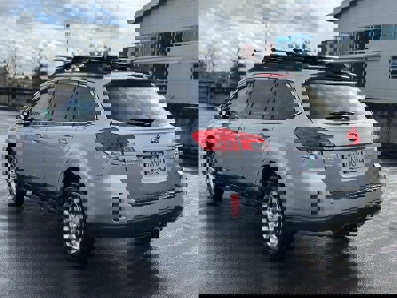 Used 2012 Subaru Outback 2.5i Premium image 2