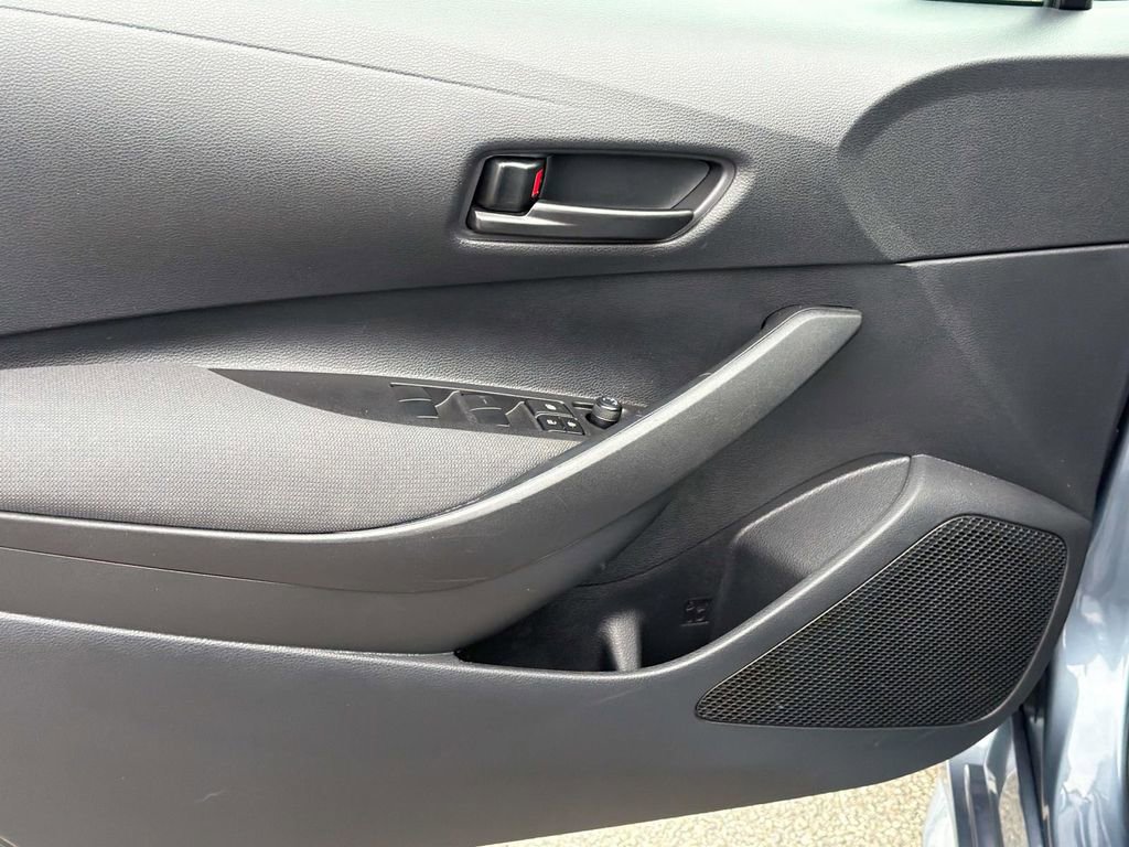 Used 2025 Toyota Corolla LE image 25