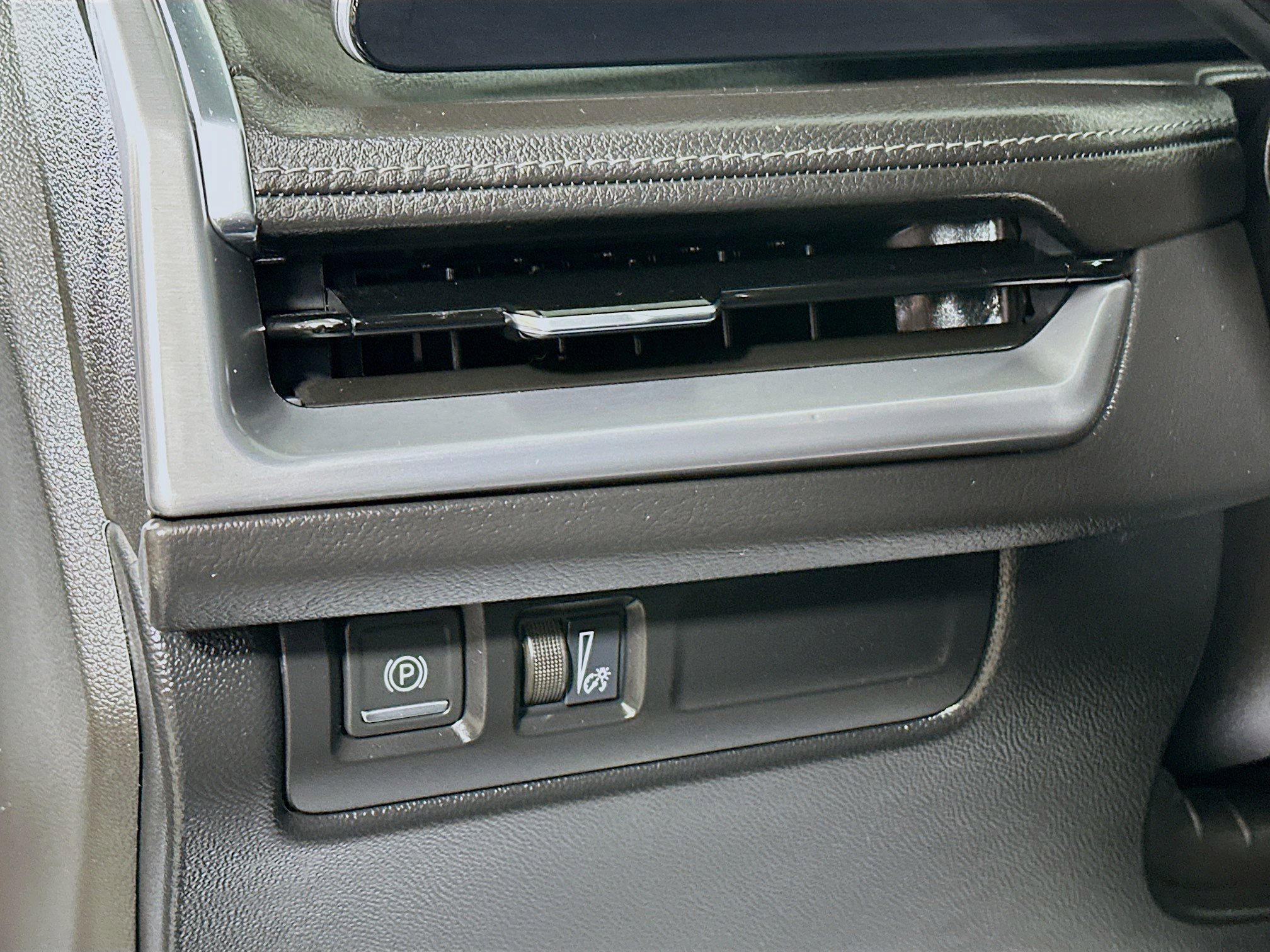 Used 2024 Cadillac XT4 Premium Luxury image 10