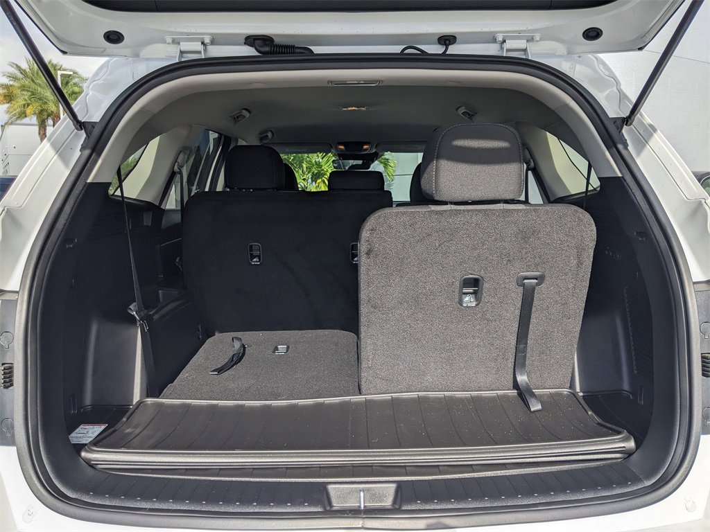 Certified 2025 Kia Sorento LX image 10