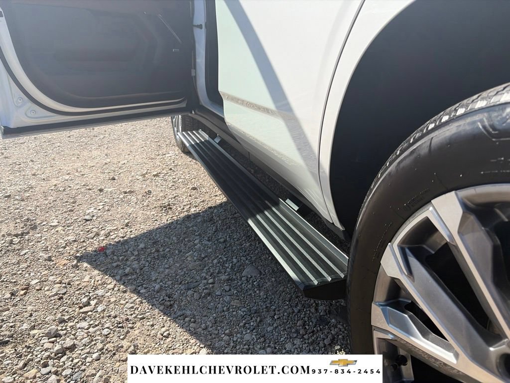Used 2025 Chevrolet Tahoe High Country AWD/4WD image 40