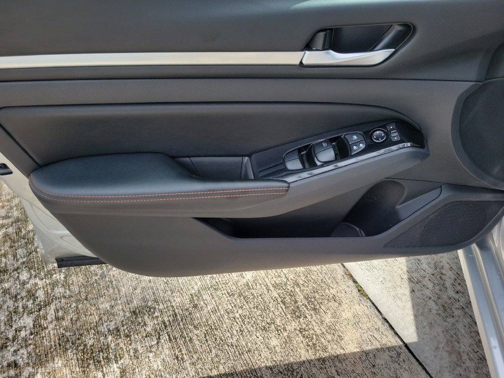 Certified 2024 Nissan Altima 2.5 SR FWD image 18