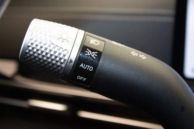 Used 2025 Genesis GV80 2.5T Standard image 25