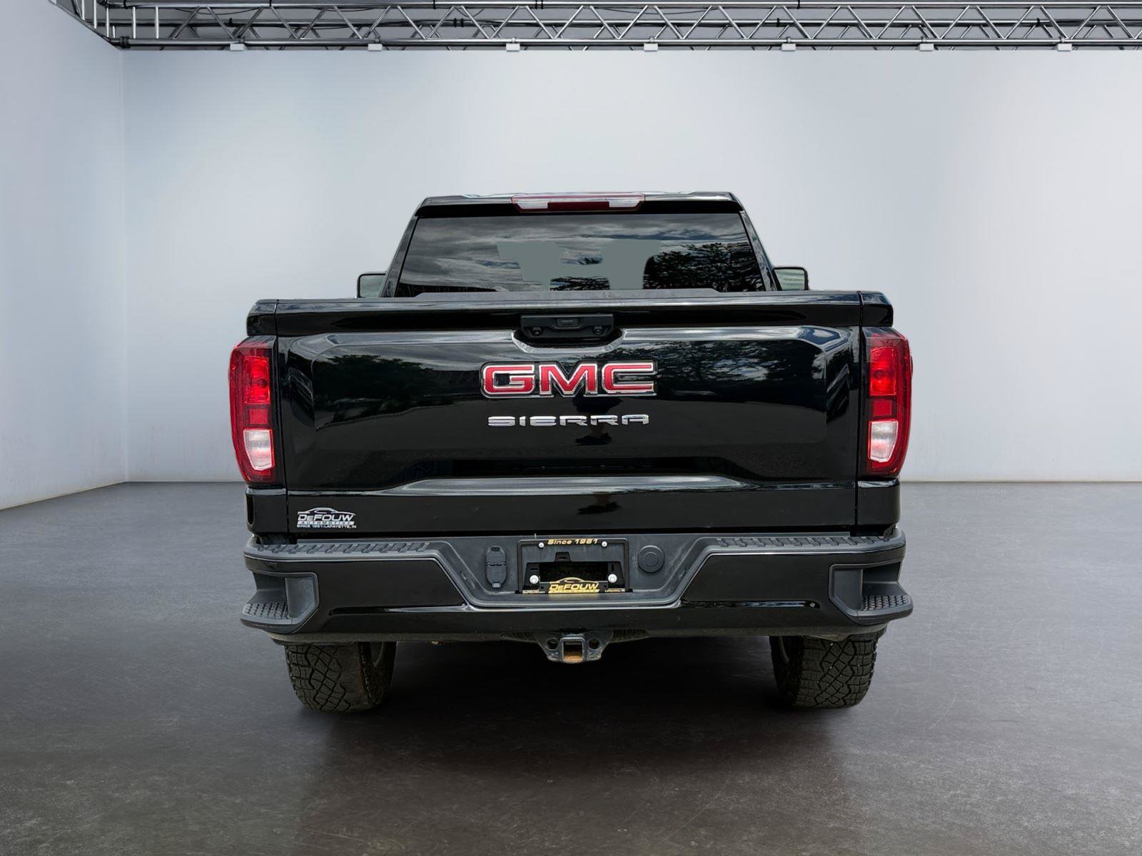 Used 2024 GMC Sierra 1500 Pro w/ Graphite Edition AWD/4WD image 4