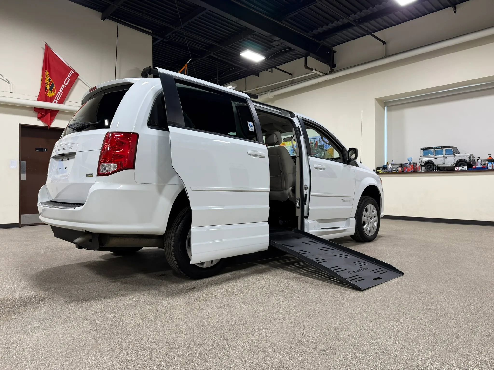 Used 2015 Dodge Grand Caravan SE w/ Quick Order Package 29E SE FWD image 46