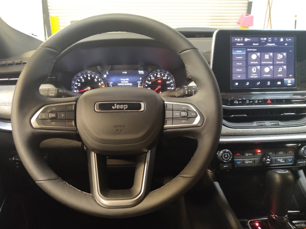 Used 2025 Jeep Compass Latitude w/ Sun & Sound Group AWD/4WD image 22