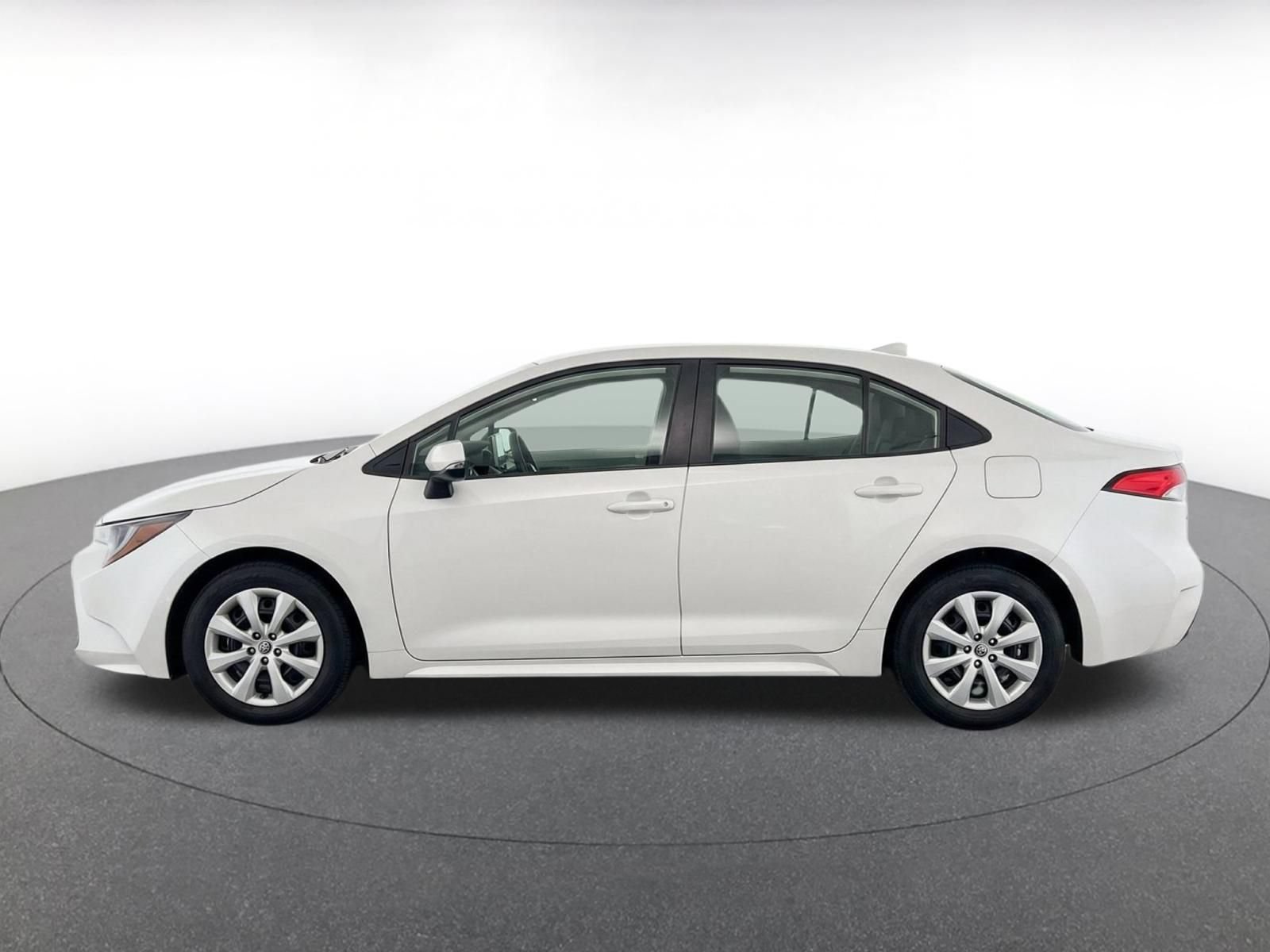 Used 2025 Toyota Corolla LE FWD image 4