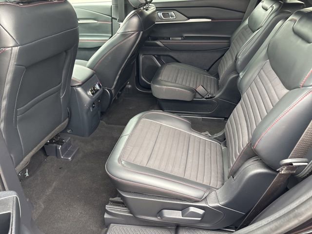 Used 2025 Ford Explorer ST-Line image 28