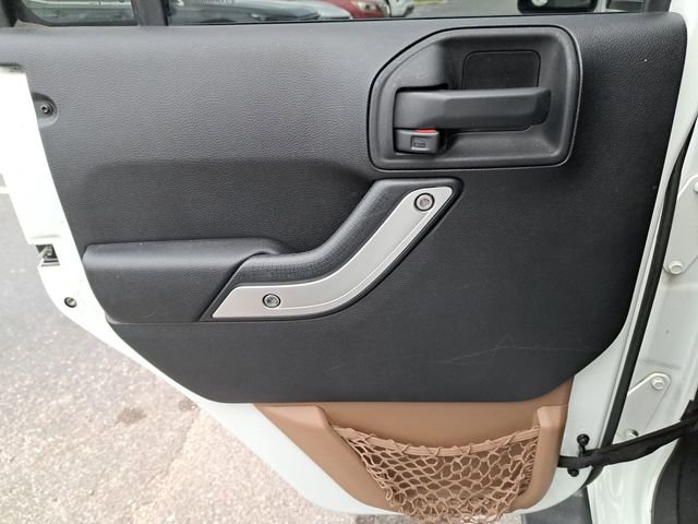 Used 2015 Jeep Wrangler Unlimited Sahara w/ Connectivity Group image 13