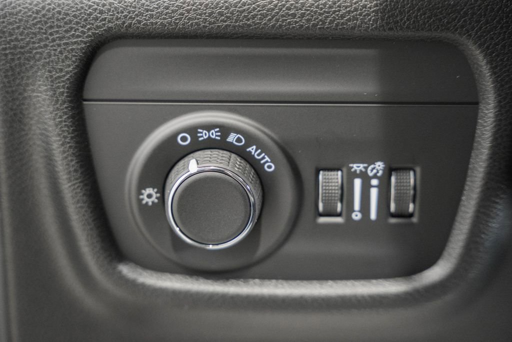 New 2025 Jeep Grand Cherokee Altitude w/ Trailer Tow Package image 38