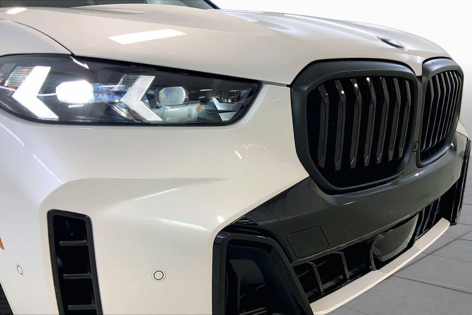 Used 2026 BMW X5 xDrive40i w/ M Sport Package AWD/4WD image 32