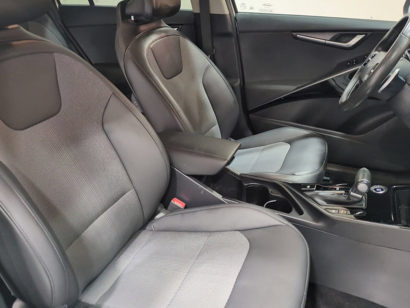 Certified 2024 Kia Niro EX FWD image 10
