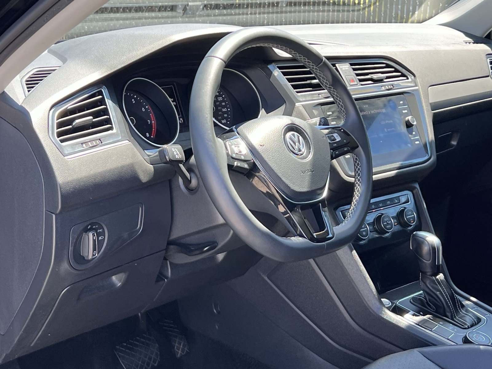 Used 2021 Volkswagen Tiguan SE AWD/4WD image 14