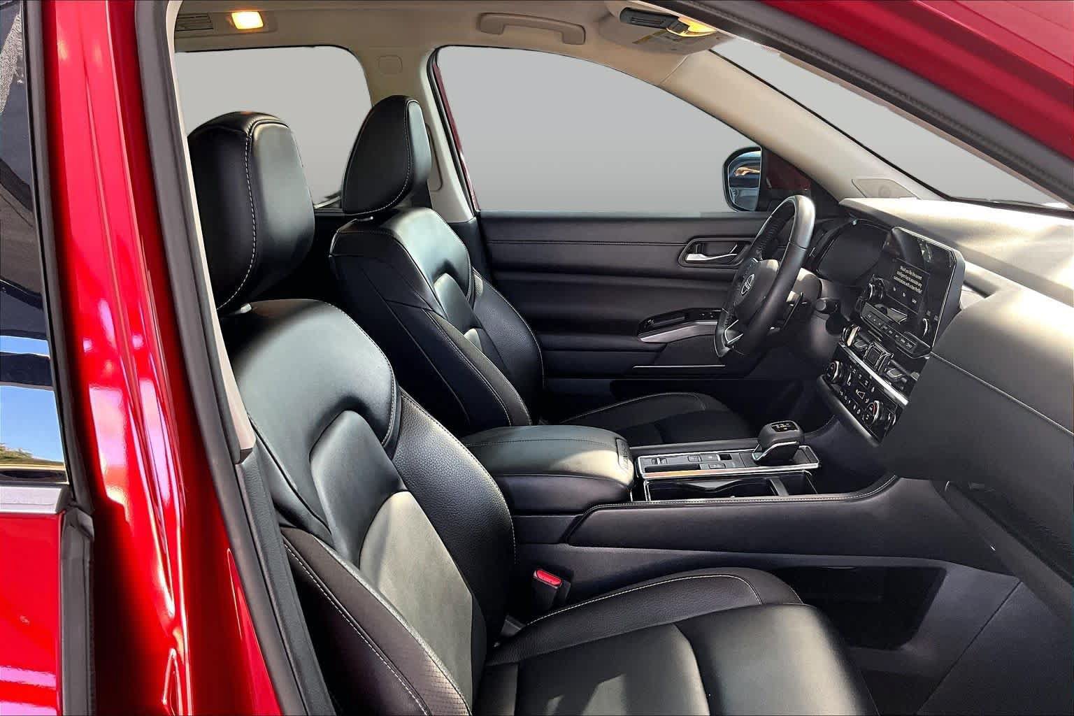 Used 2023 Nissan Pathfinder SL w/ SL Premium Package FWD image 9