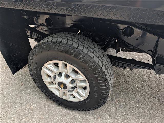 Used 2025 Chevrolet Silverado 2500 LT w/ Convenience Package AWD/4WD image 18