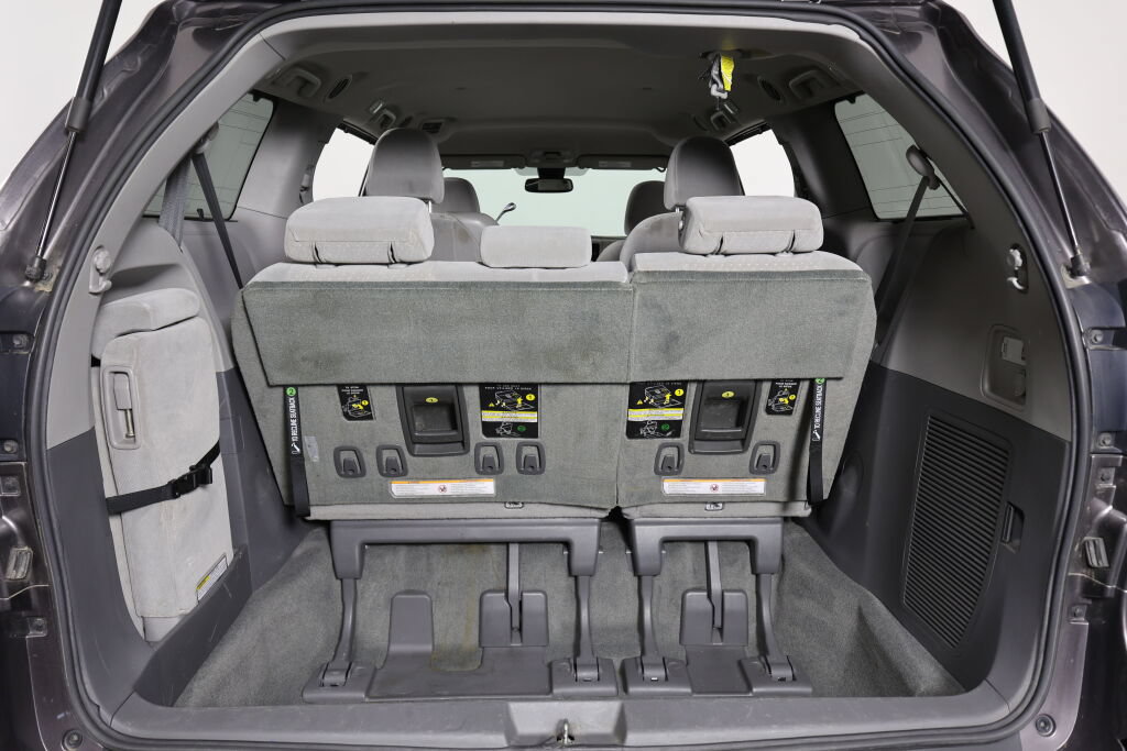 Used 2018 Toyota Sienna LE FWD image 17