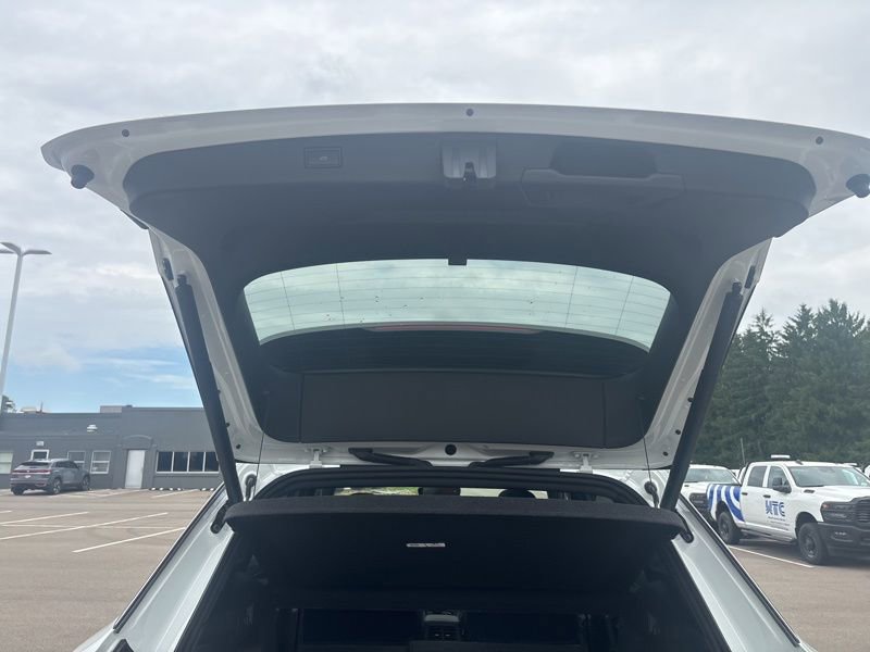 New 2026 Volkswagen Tiguan SEL R-Line AWD/4WD image 15