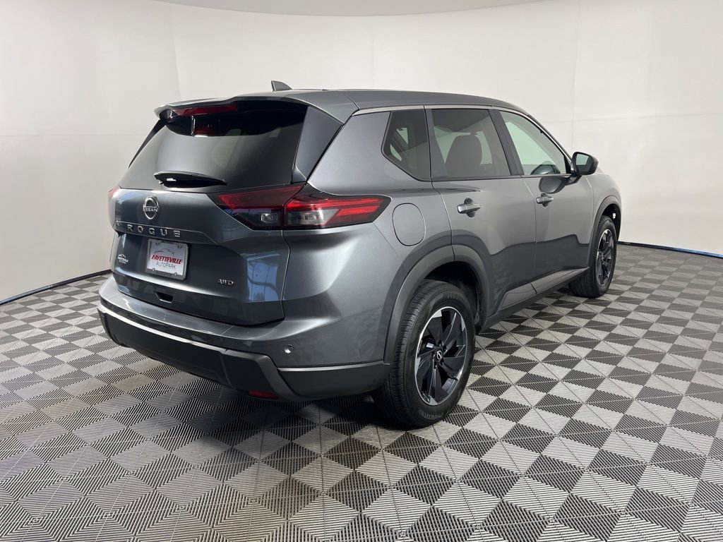 Used 2025 Nissan Rogue SV AWD/4WD image 13