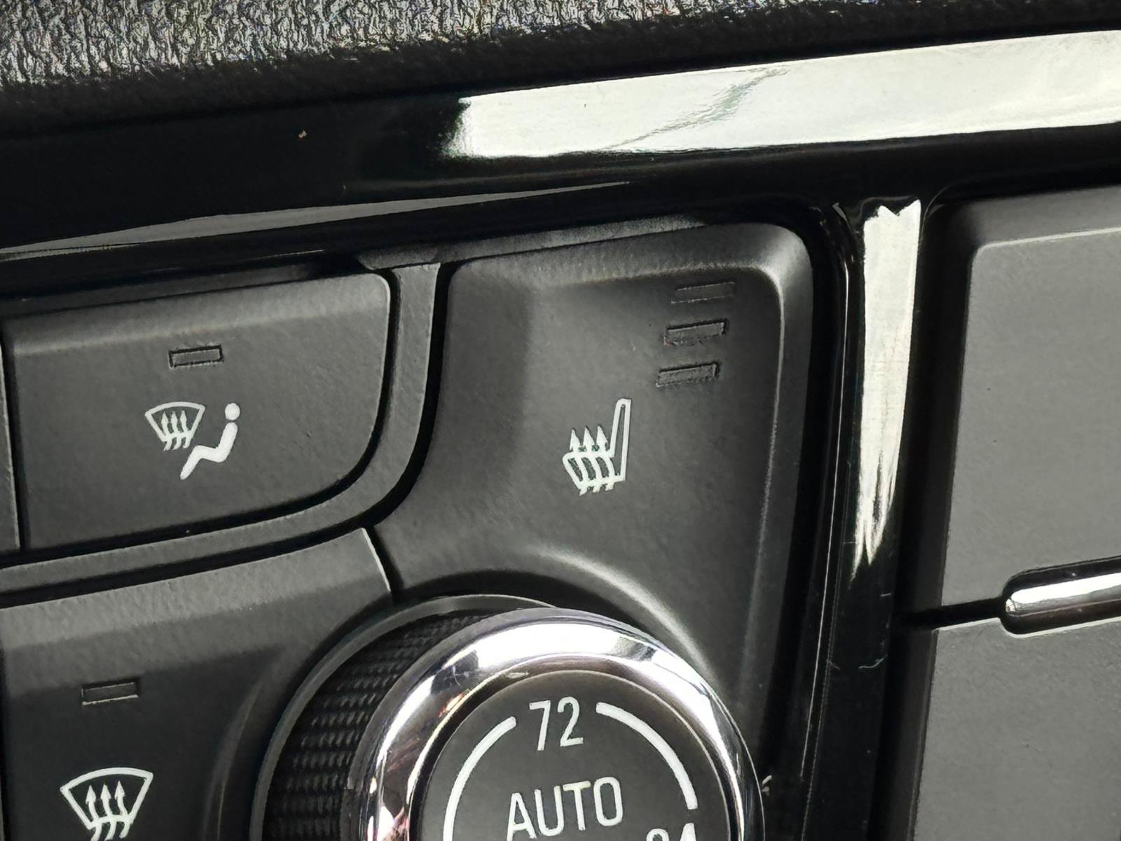 Used 2018 Buick Encore Essence FWD image 17