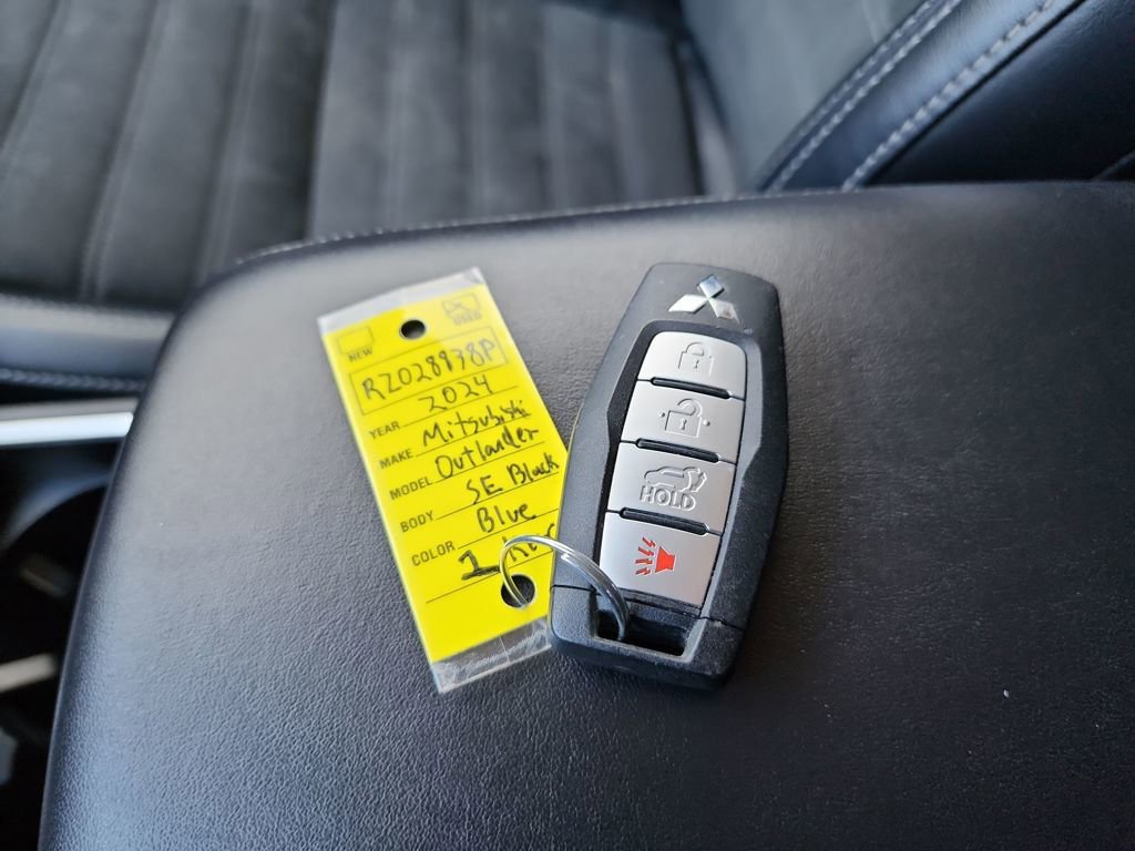 Used 2024 Mitsubishi Outlander SE Black Edition image 42