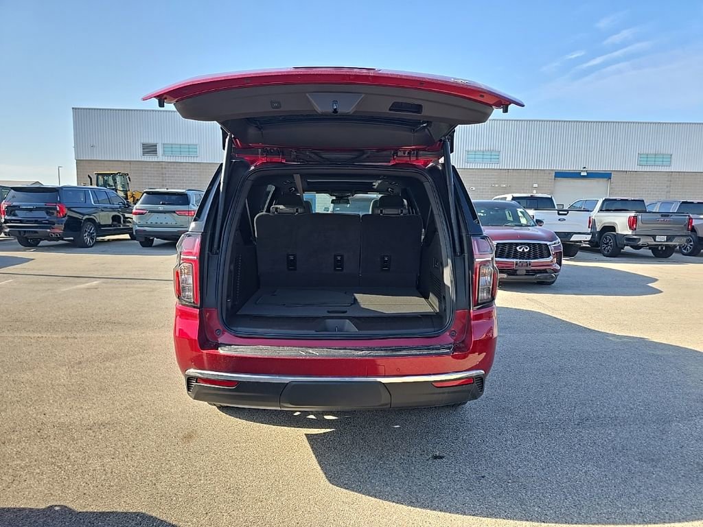 Used 2024 Chevrolet Suburban LT w/ Luxury Package AWD/4WD image 5