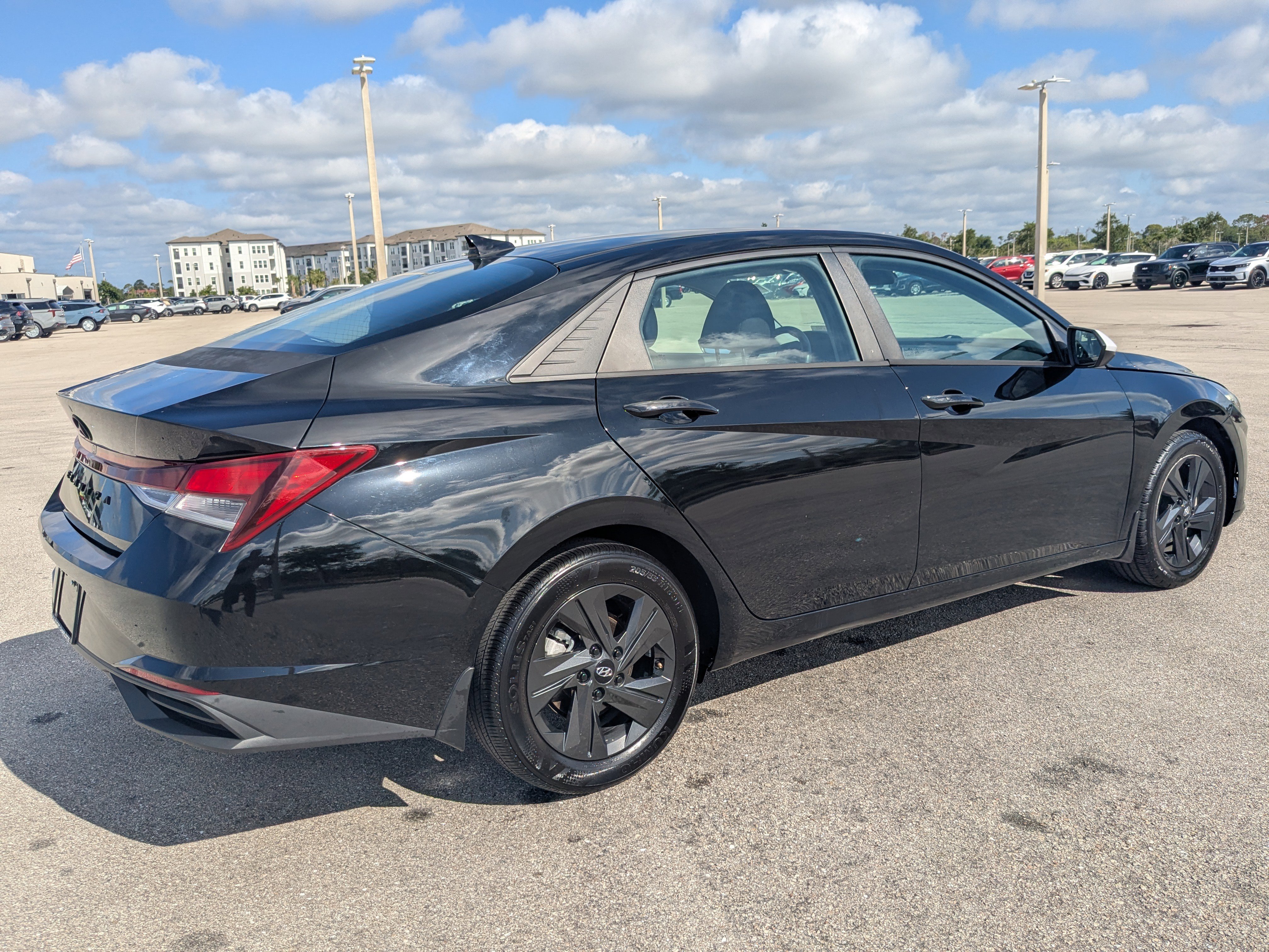 Used 2022 Hyundai Elantra SEL FWD image 5