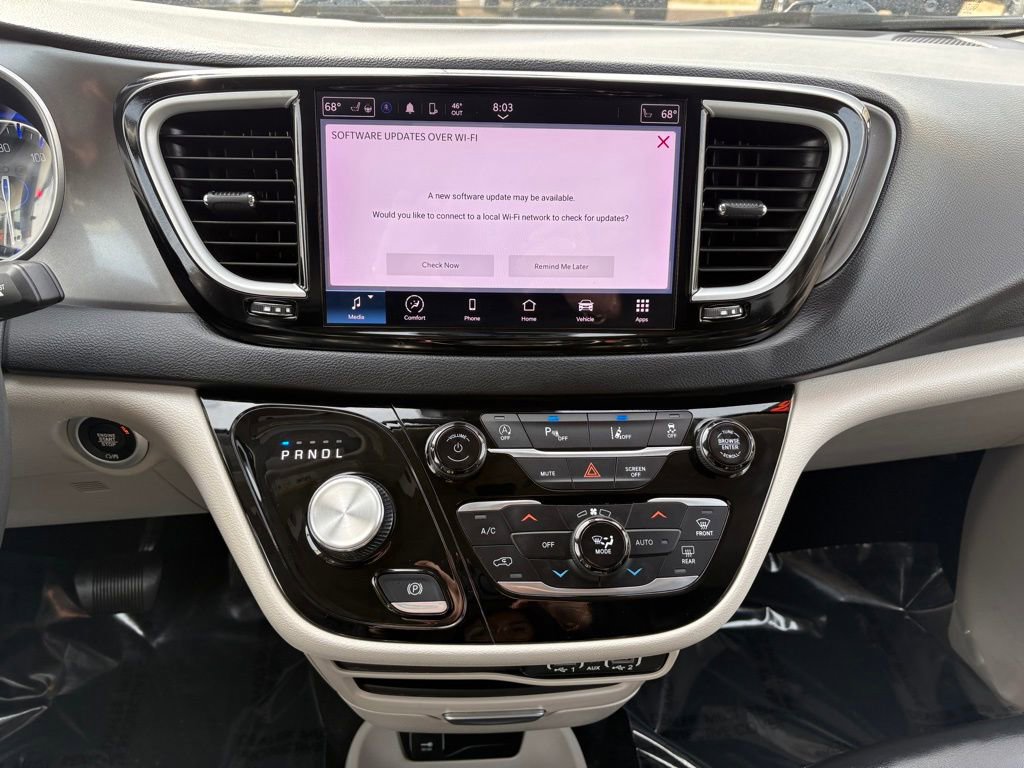 Certified 2023 Chrysler Pacifica Touring-L FWD image 26