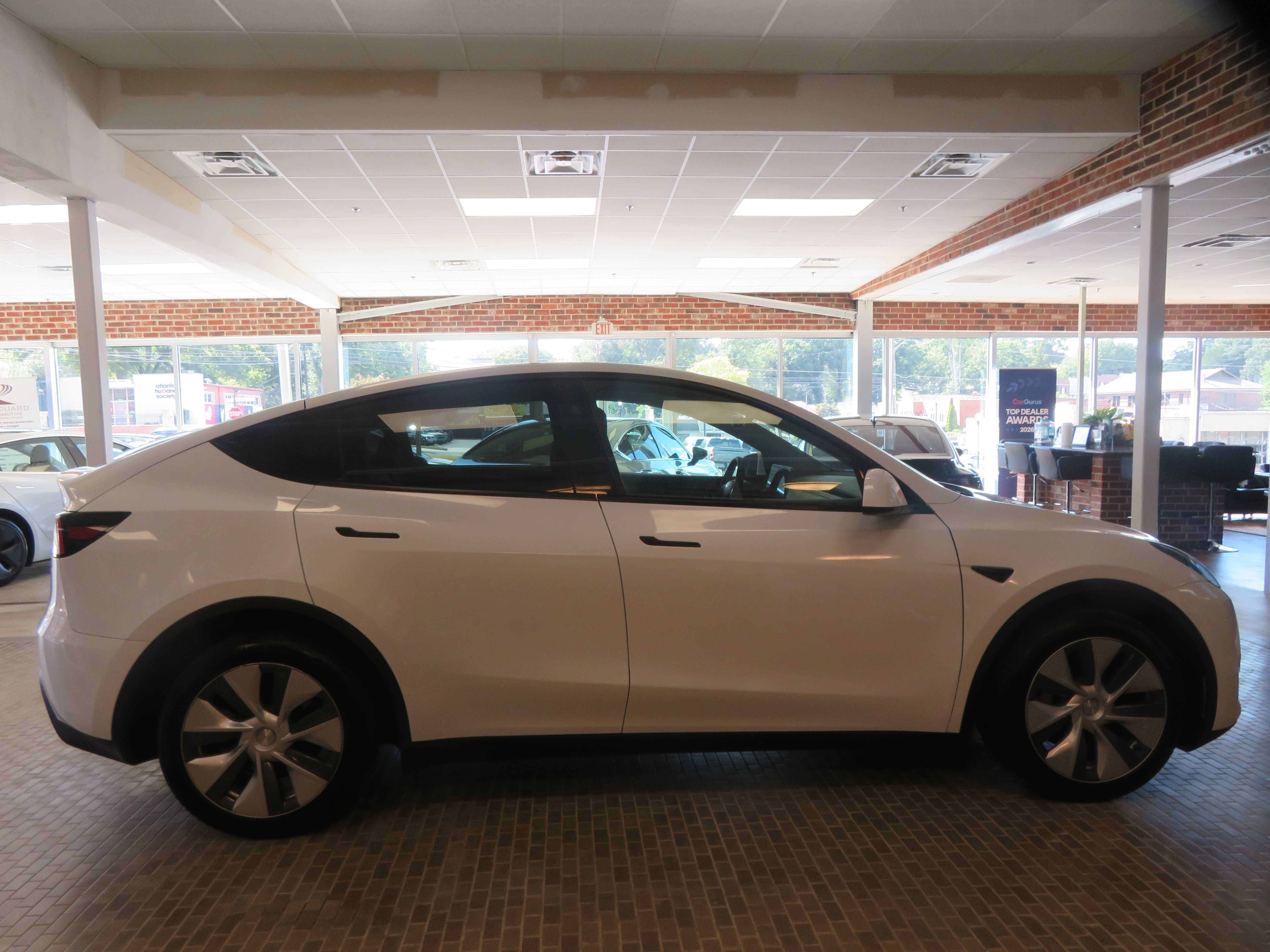 Used 2024 Tesla Model Y Long Range AWD/4WD image 58