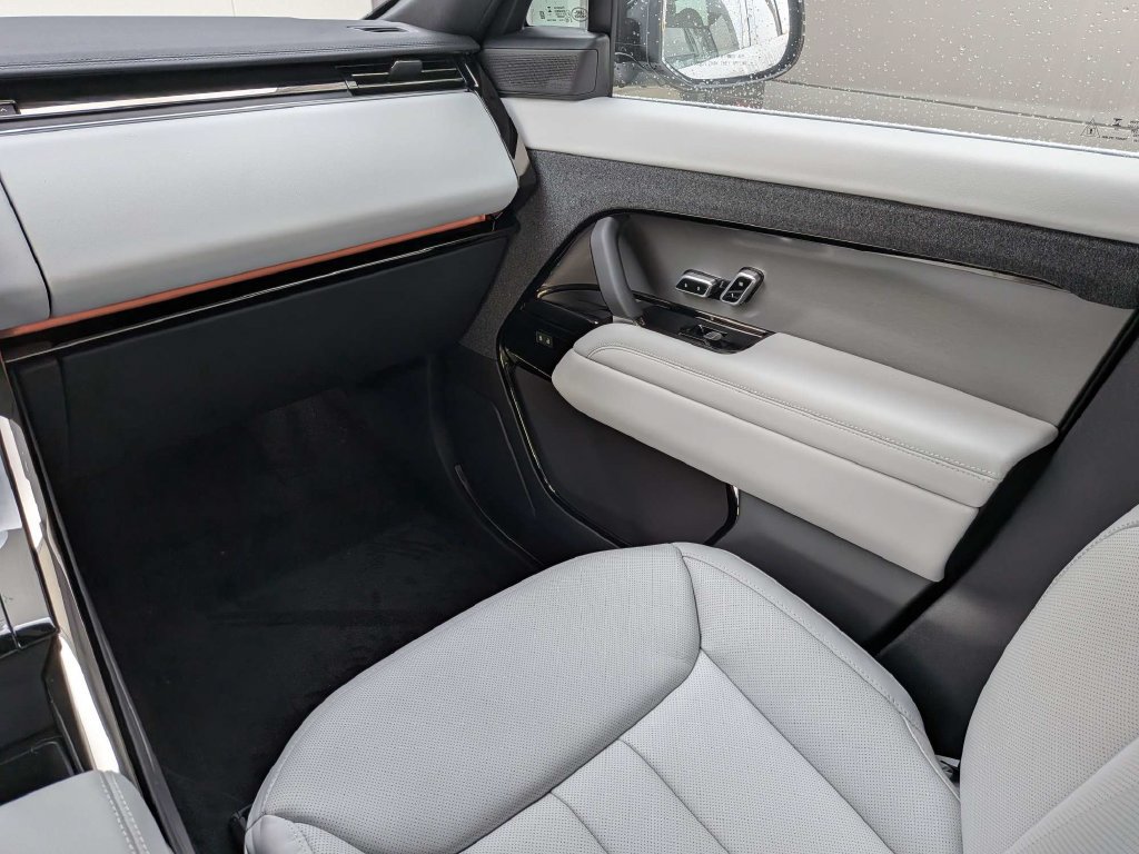 New 2027 Land Rover Range Rover Sport SE AWD/4WD image 17