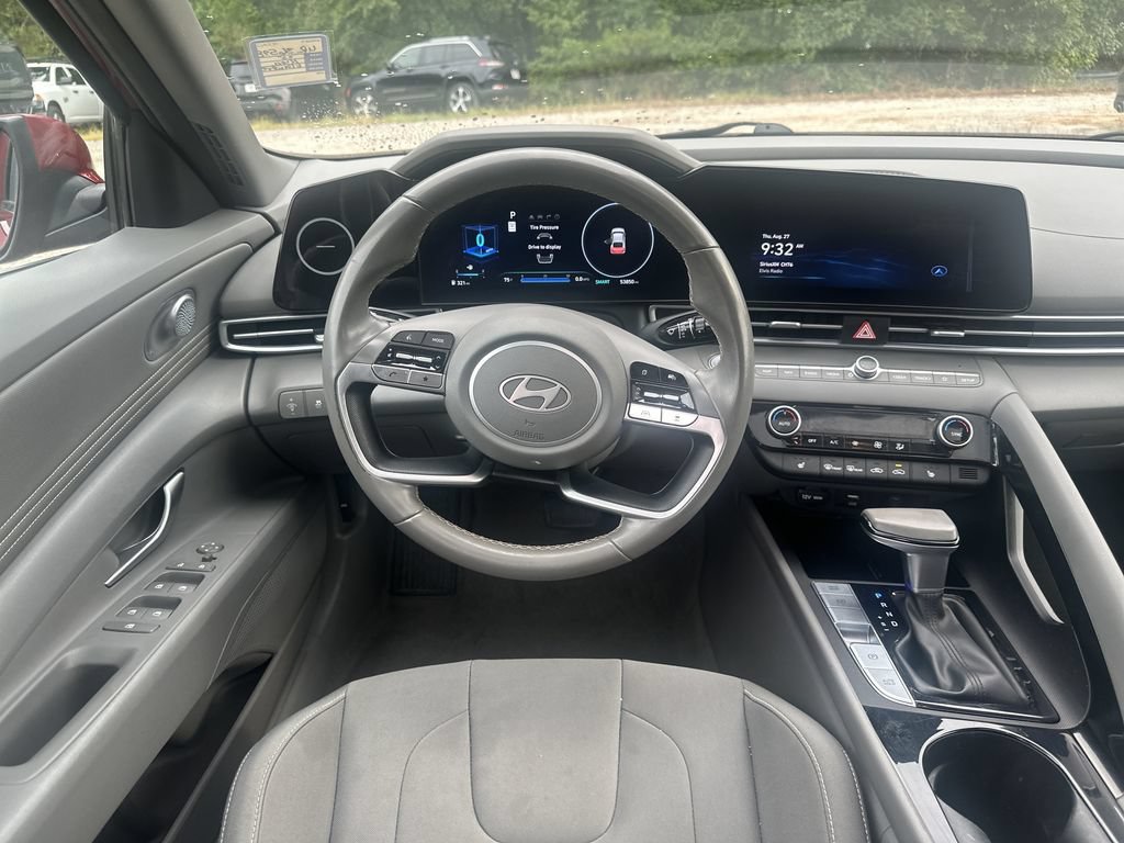 Used 2025 Hyundai Elantra SEL FWD image 23