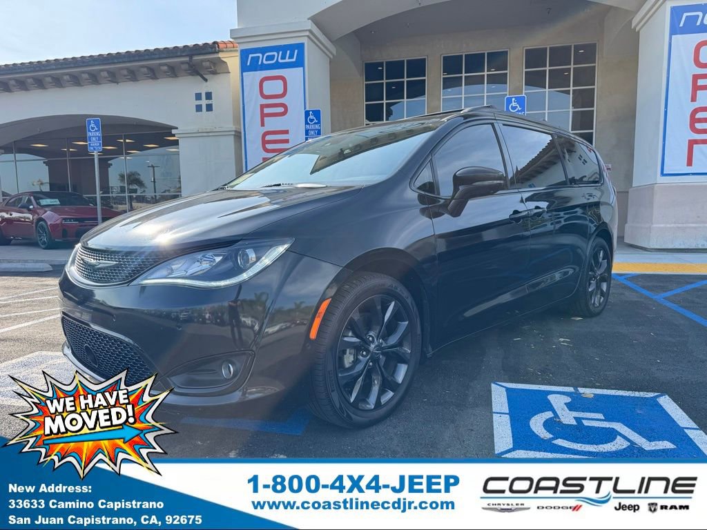 Used 2020 Chrysler Pacifica Limited image 1