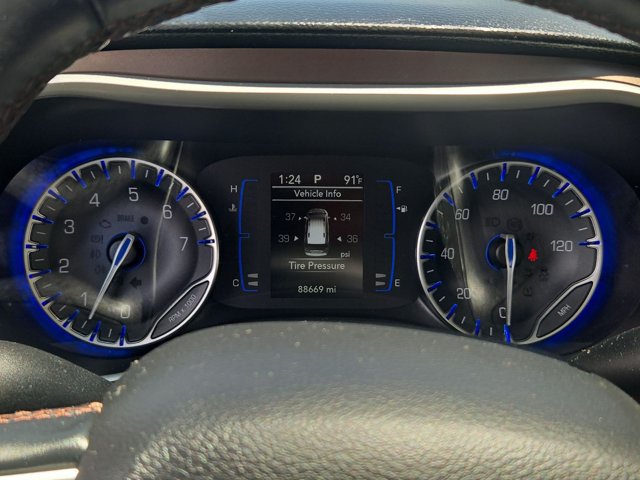 Used 2018 Chrysler Pacifica Touring-L FWD image 11