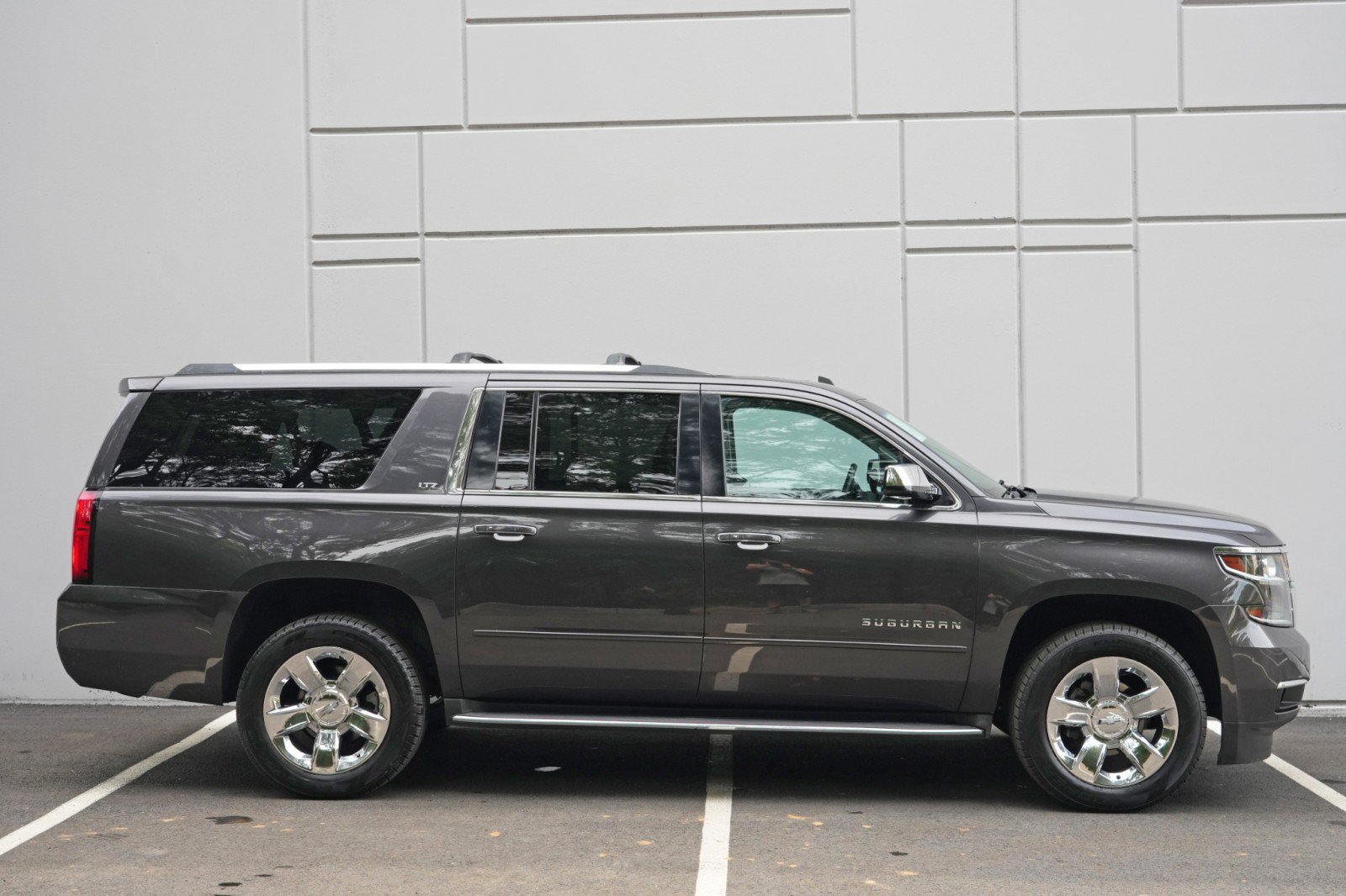 Used 2015 Chevrolet Suburban LTZ RWD image 57