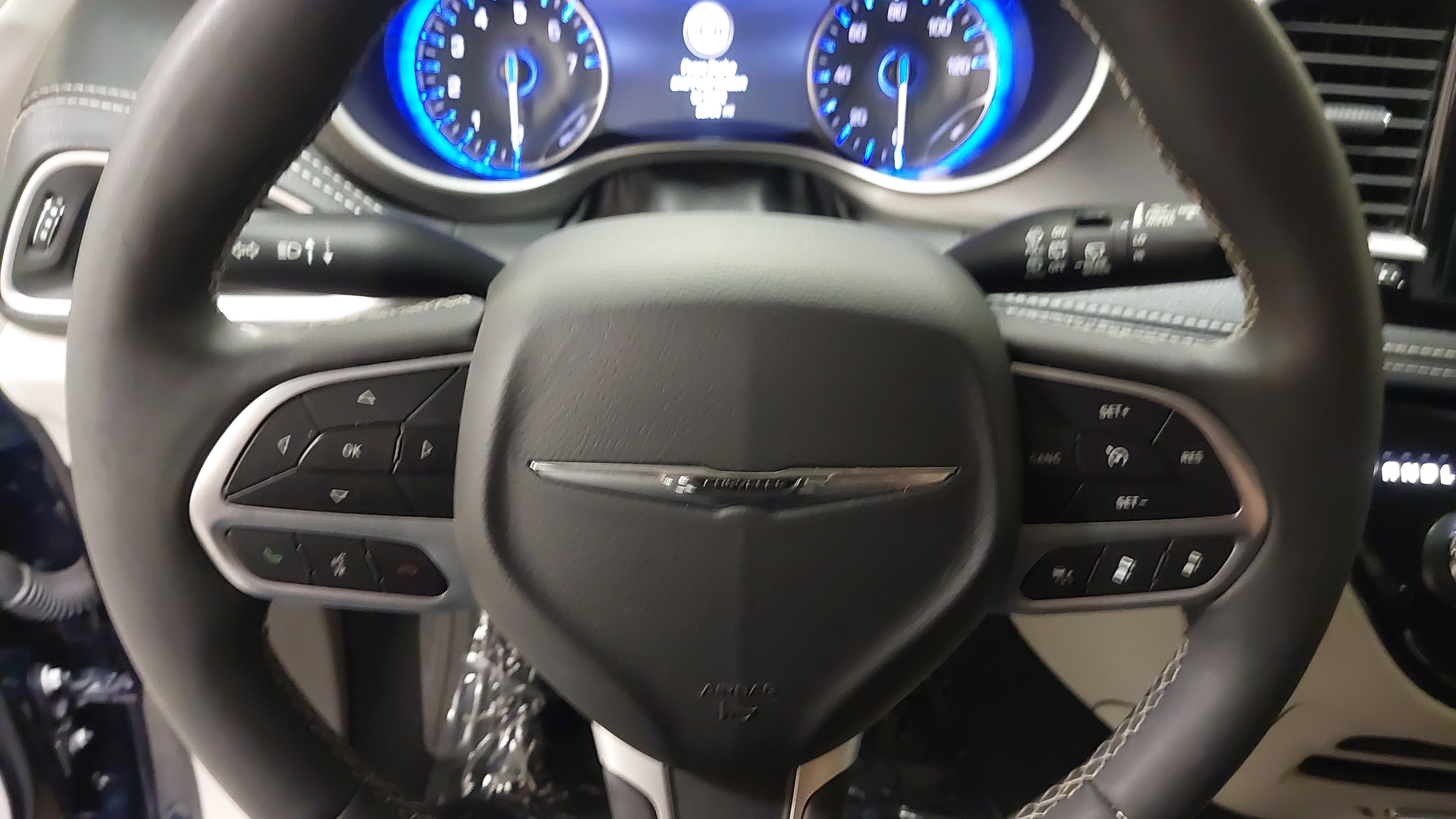 Used 2024 Chrysler Pacifica Touring-L FWD image 33