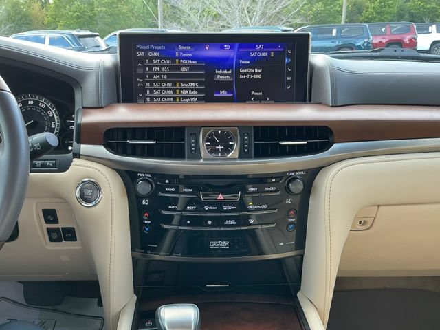 Used 2016 Lexus LX 570 4WD w/ Luxury Package image 20