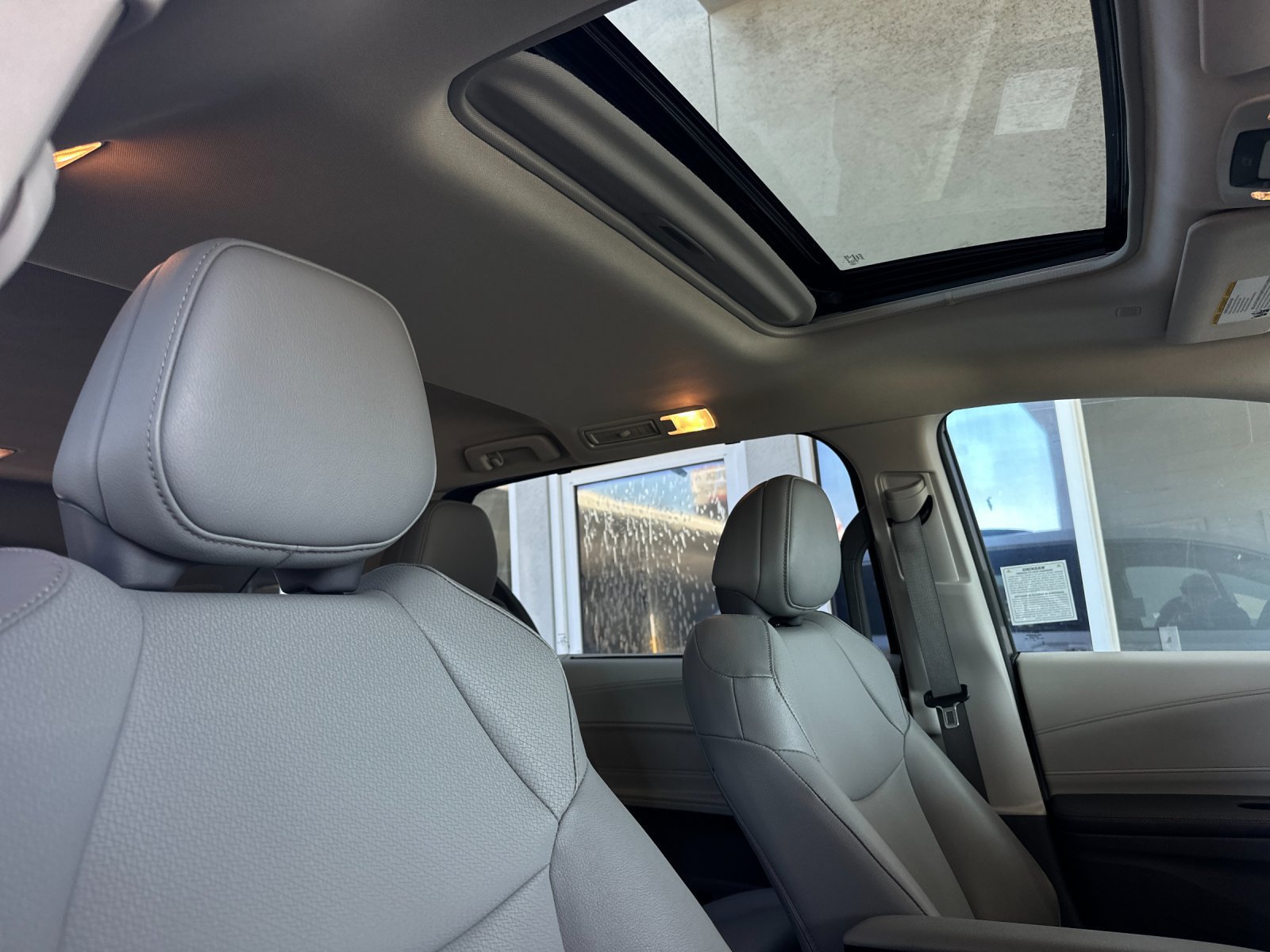 Used 2024 Toyota Sienna XLE w/ XLE Plus Package FWD image 17