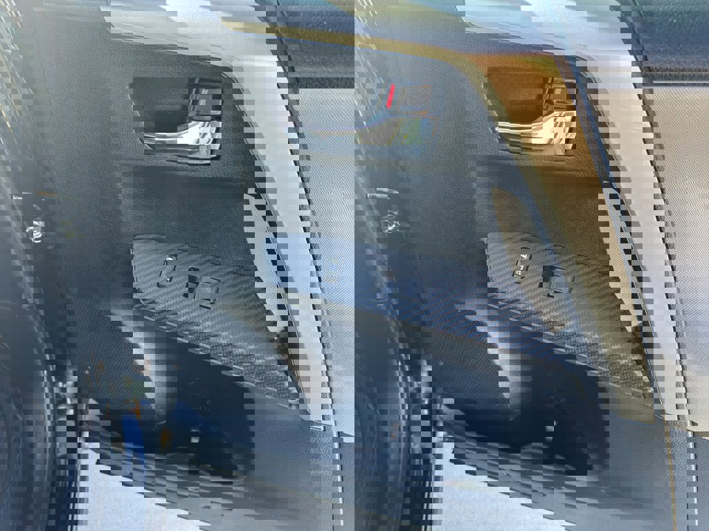 Used 2015 Toyota RAV4 XLE image 16