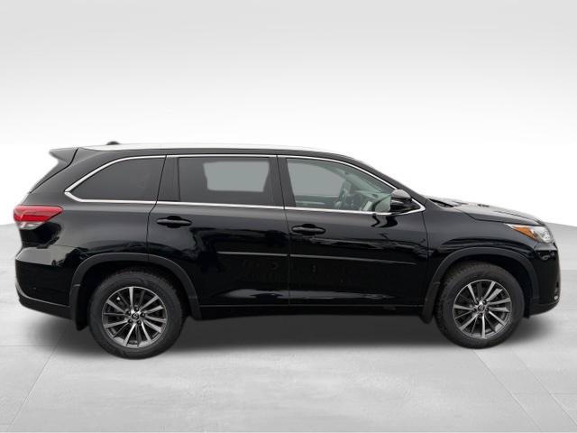 Used 2017 Toyota Highlander XLE AWD/4WD image 8