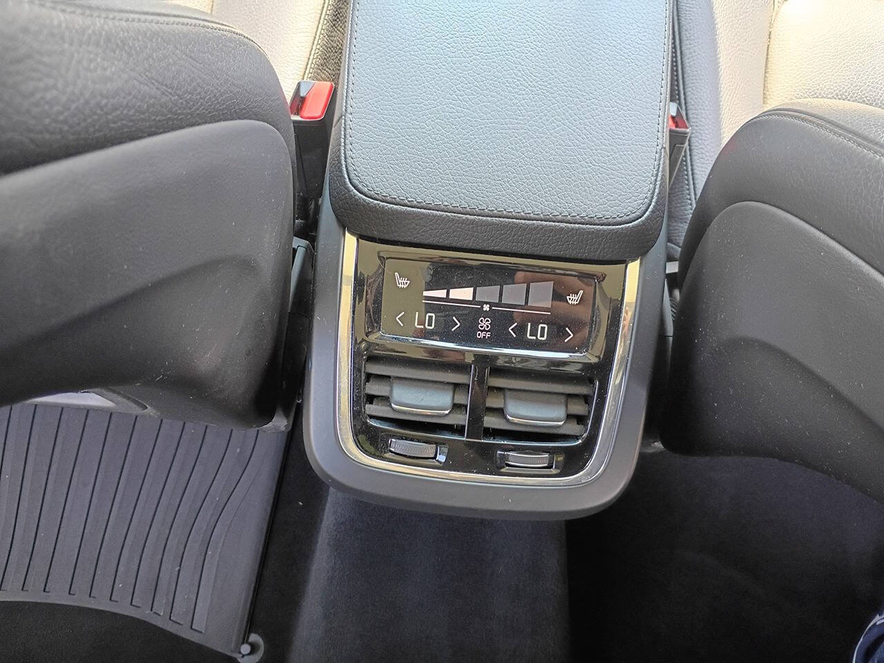 Used 2017 Volvo XC90 T6 Momentum w/ Vision Package AWD/4WD image 24